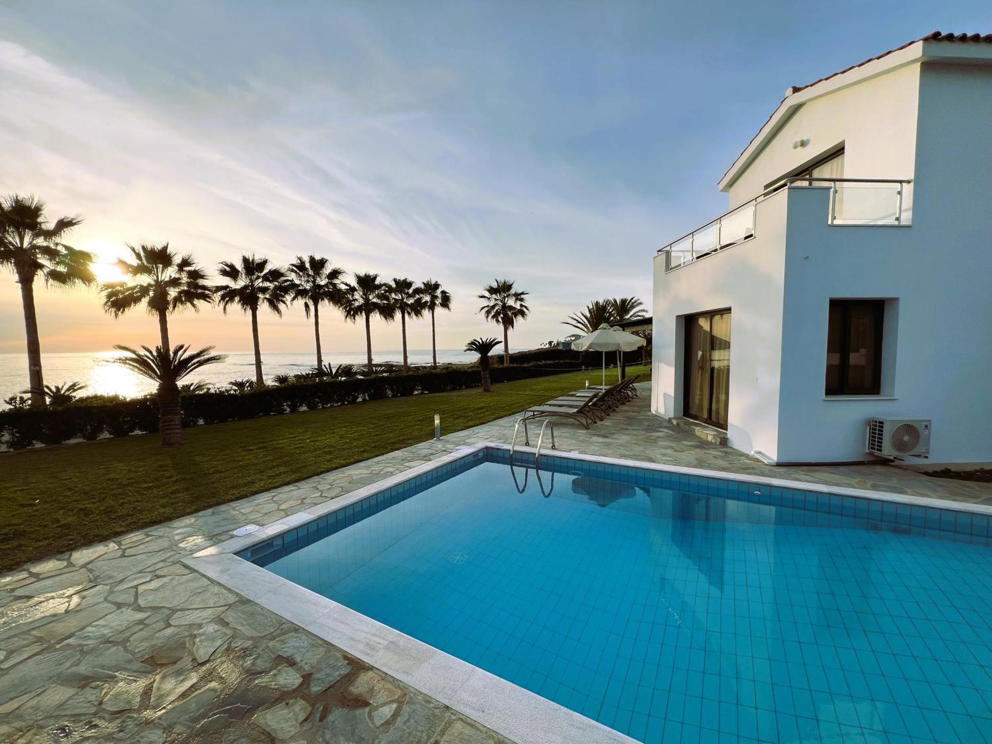 Platzia Beach Villas Paphos Exterior foto