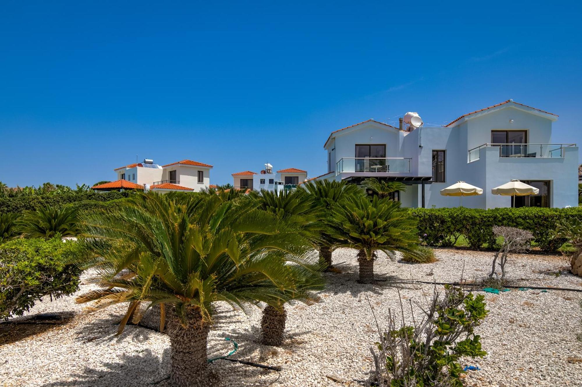 Platzia Beach Villas Paphos Exterior foto