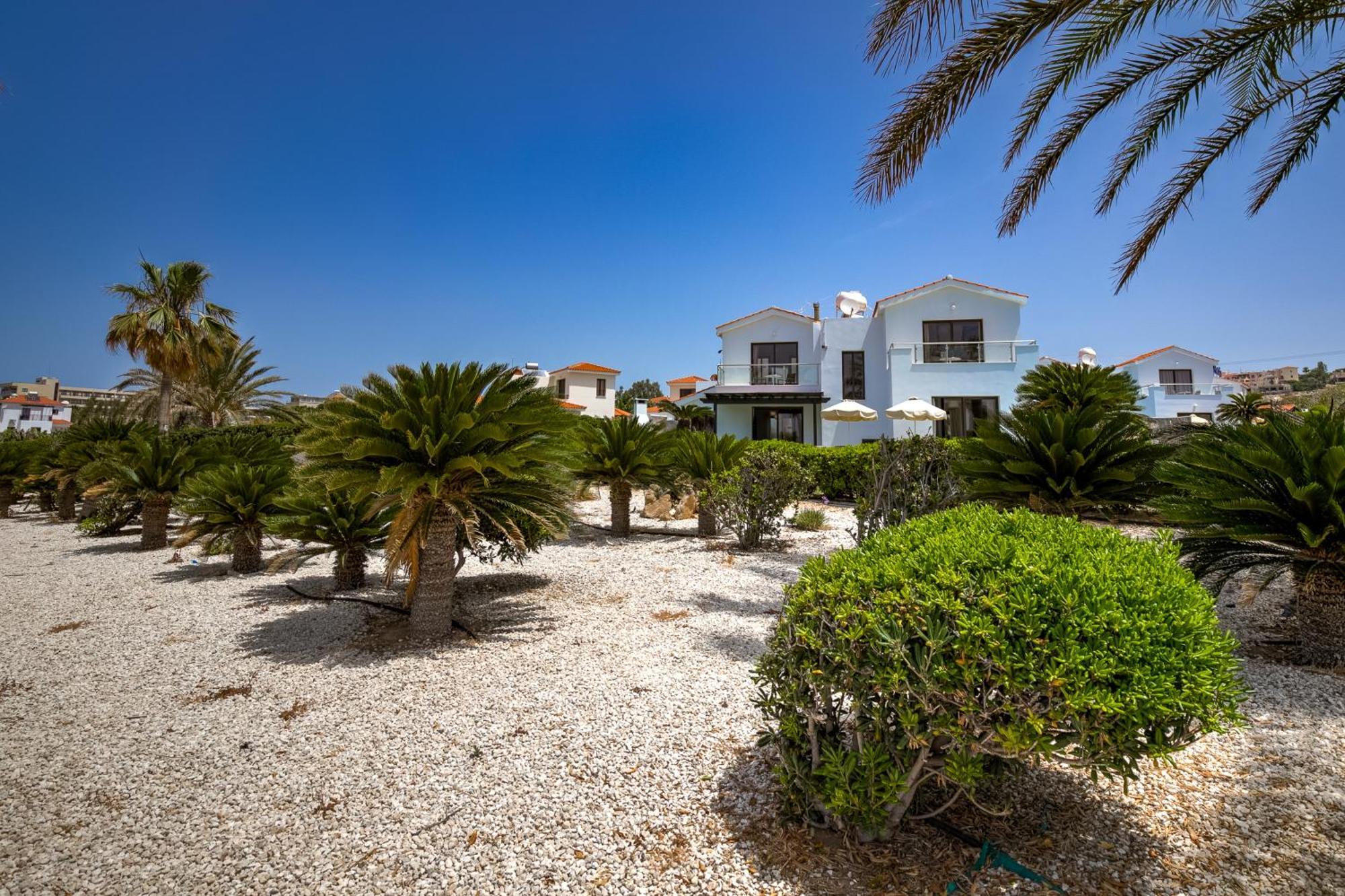 Platzia Beach Villas Paphos Exterior foto