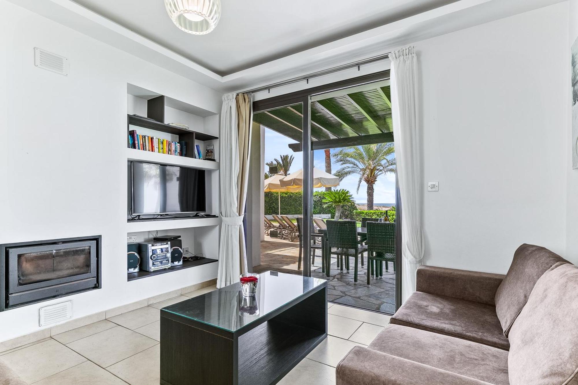 Platzia Beach Villas Paphos Exterior foto
