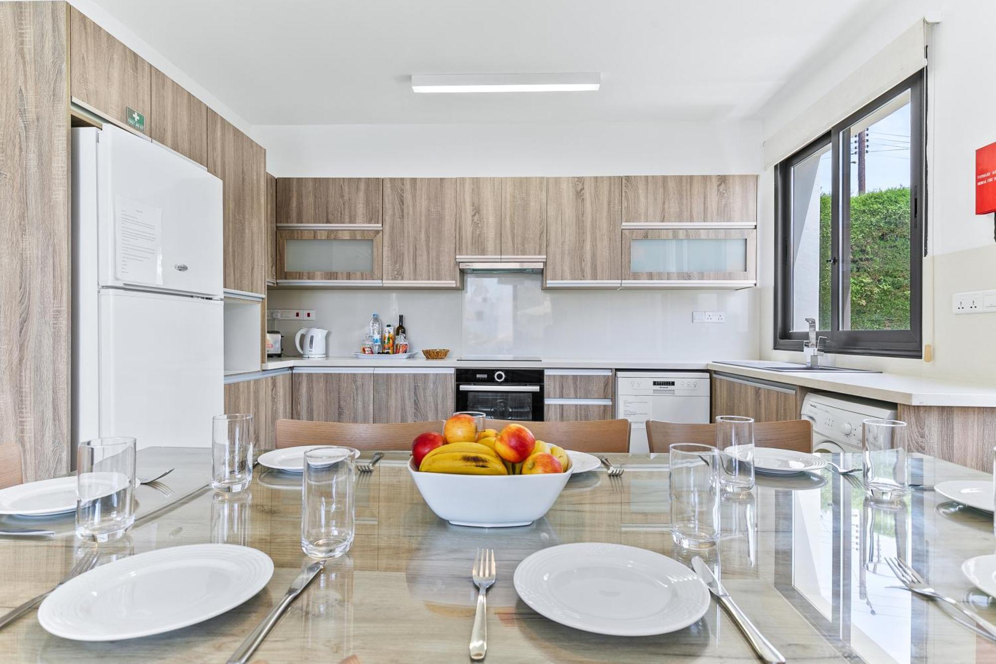 Platzia Beach Villas Paphos Exterior foto