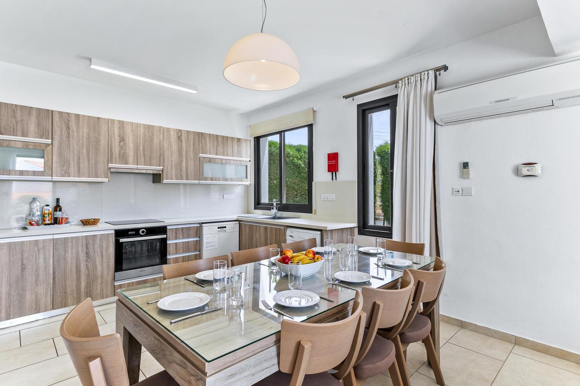 Platzia Beach Villas Paphos Exterior foto